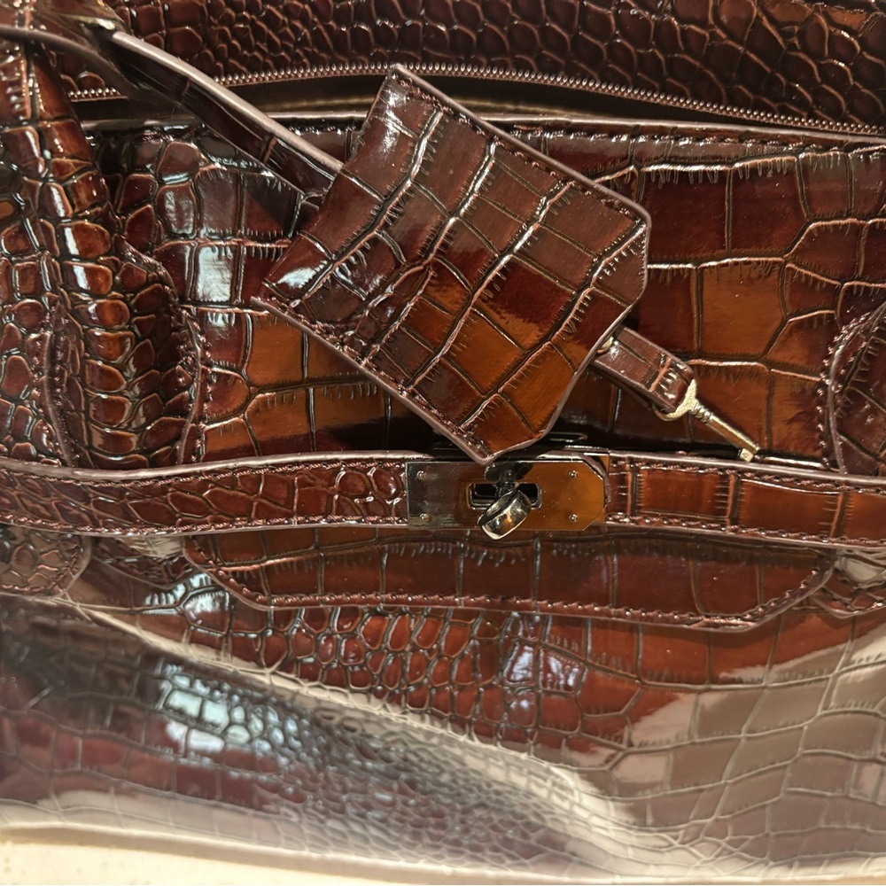 Elegant Brown Crocodile-Embossed Women's Bag - Picture 6 of 6